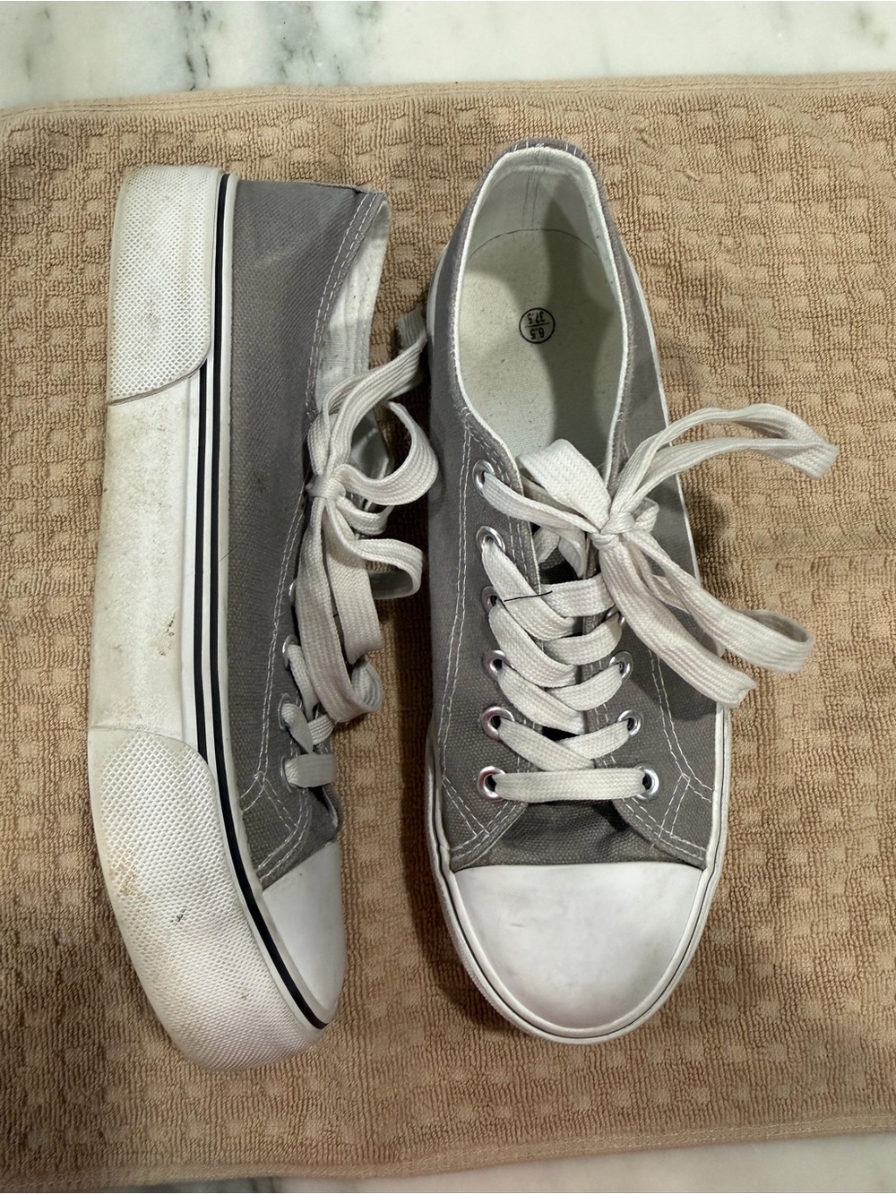 SHEIN Gray Canvas Low-Top Sneakers with White Laces